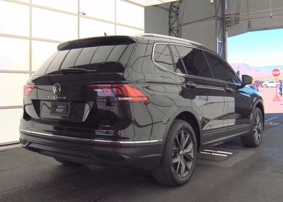 Used 2022 Volkswagen Tiguan SE image 2