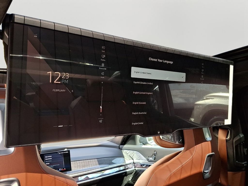 Certified 2025 BMW 750e xDrive w/ Executive Package image 11