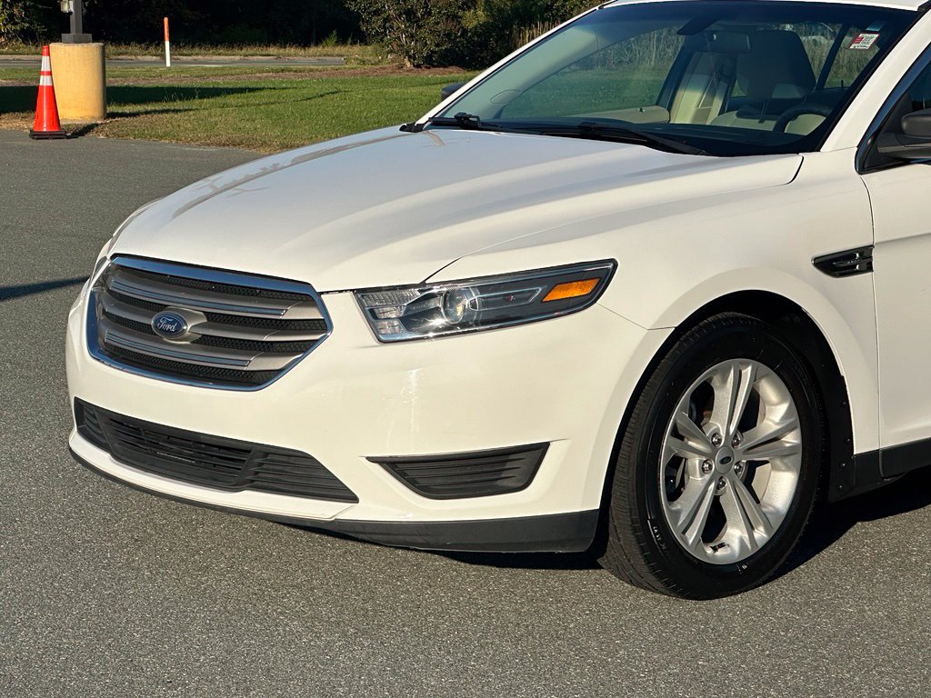 Used 2018 Ford Taurus SE FWD image 32
