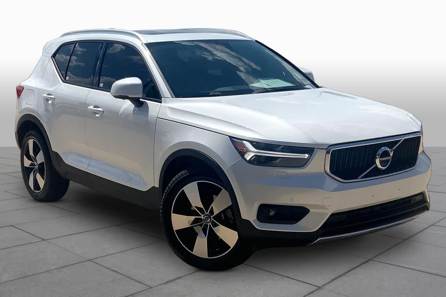 Used 2022 Volvo XC40 T5 Momentum AWD/4WD image 3