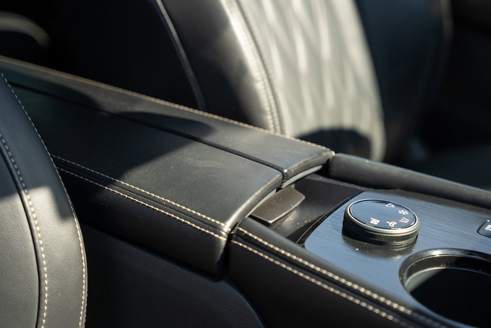 Used 2025 Nissan Rogue Platinum w/ Platinum Premium Package image 12