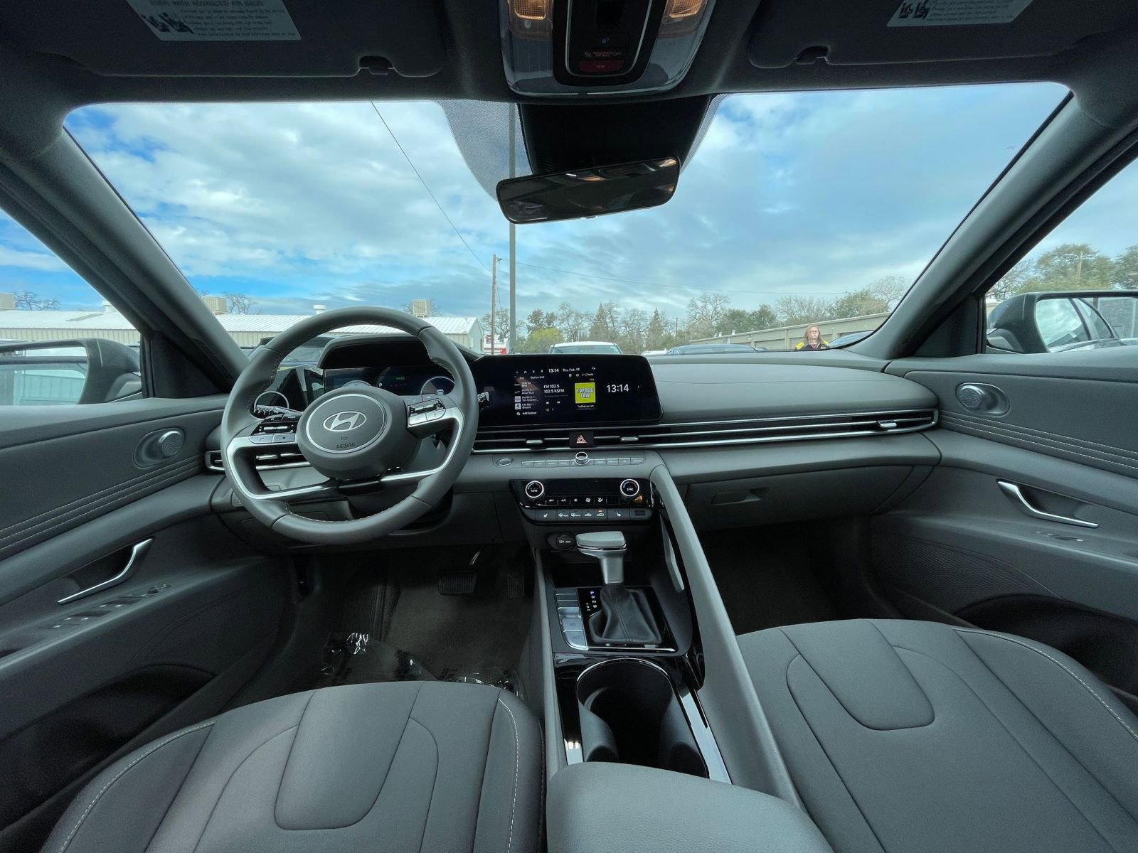 Used 2025 Hyundai Elantra SEL image 33