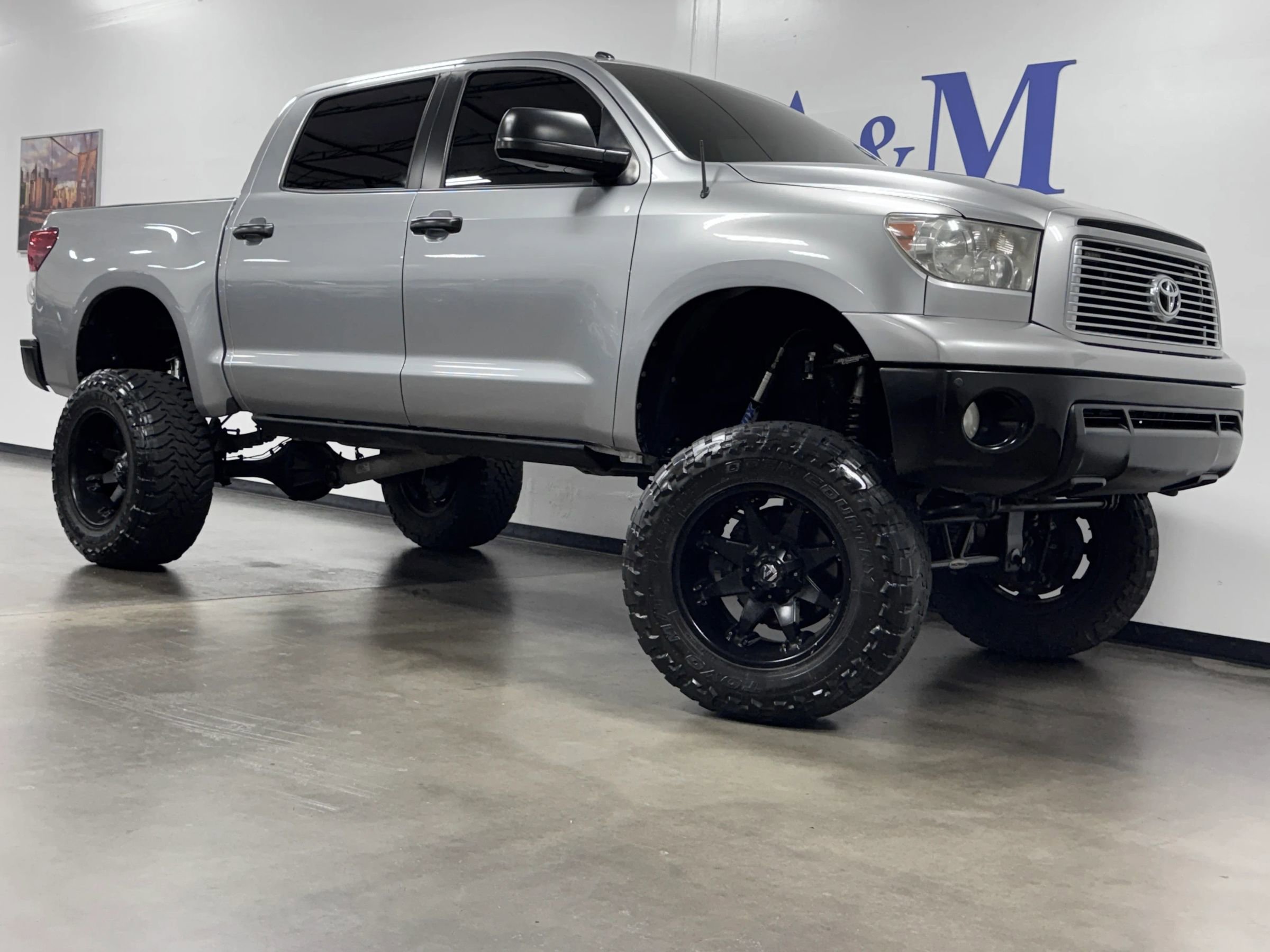 Used 2010 Toyota Tundra Limited AWD/4WD image 2