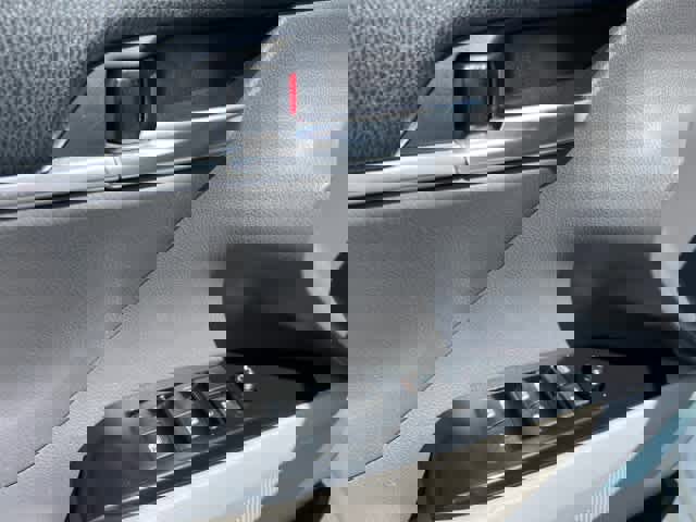 Used 2018 Toyota Camry SE w/ Moonroof Package image 14