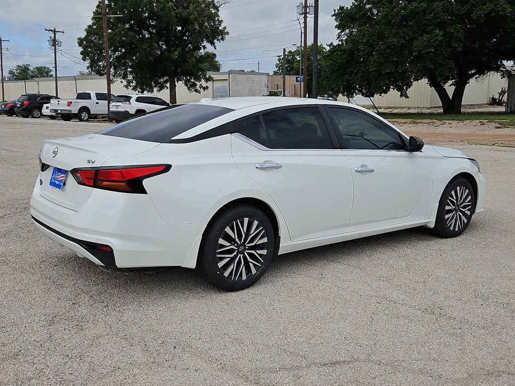 Used 2024 Nissan Altima 2.5 SV FWD image 11
