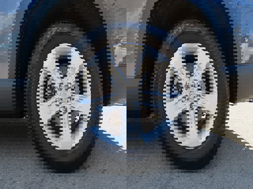 Used 2023 Honda Pilot LX image 9