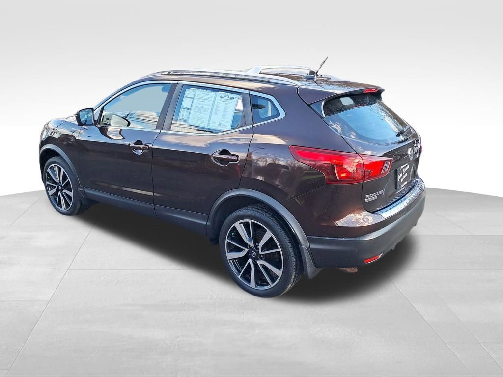 Used 2017 Nissan Rogue Sport SL w/ SL Premium Package image 3