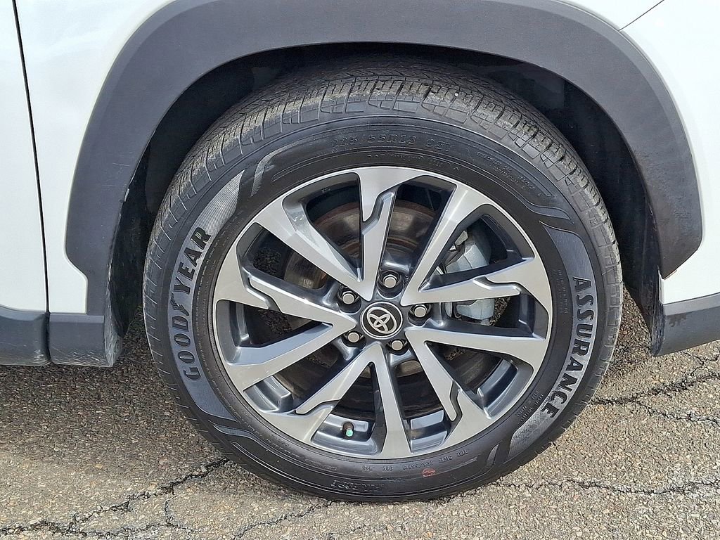 Used 2023 Toyota Corolla Cross XLE image 9