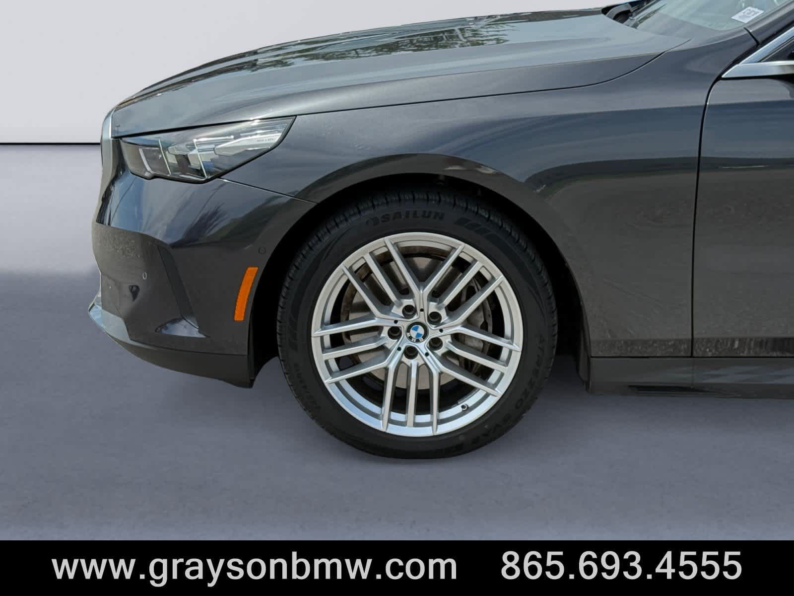 Used 2025 BMW 540i xDrive AWD/4WD image 9