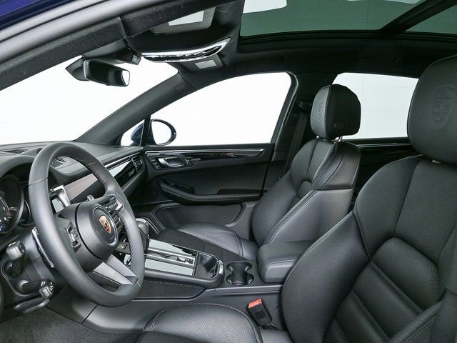 Certified 2025 Porsche Macan AWD image 5