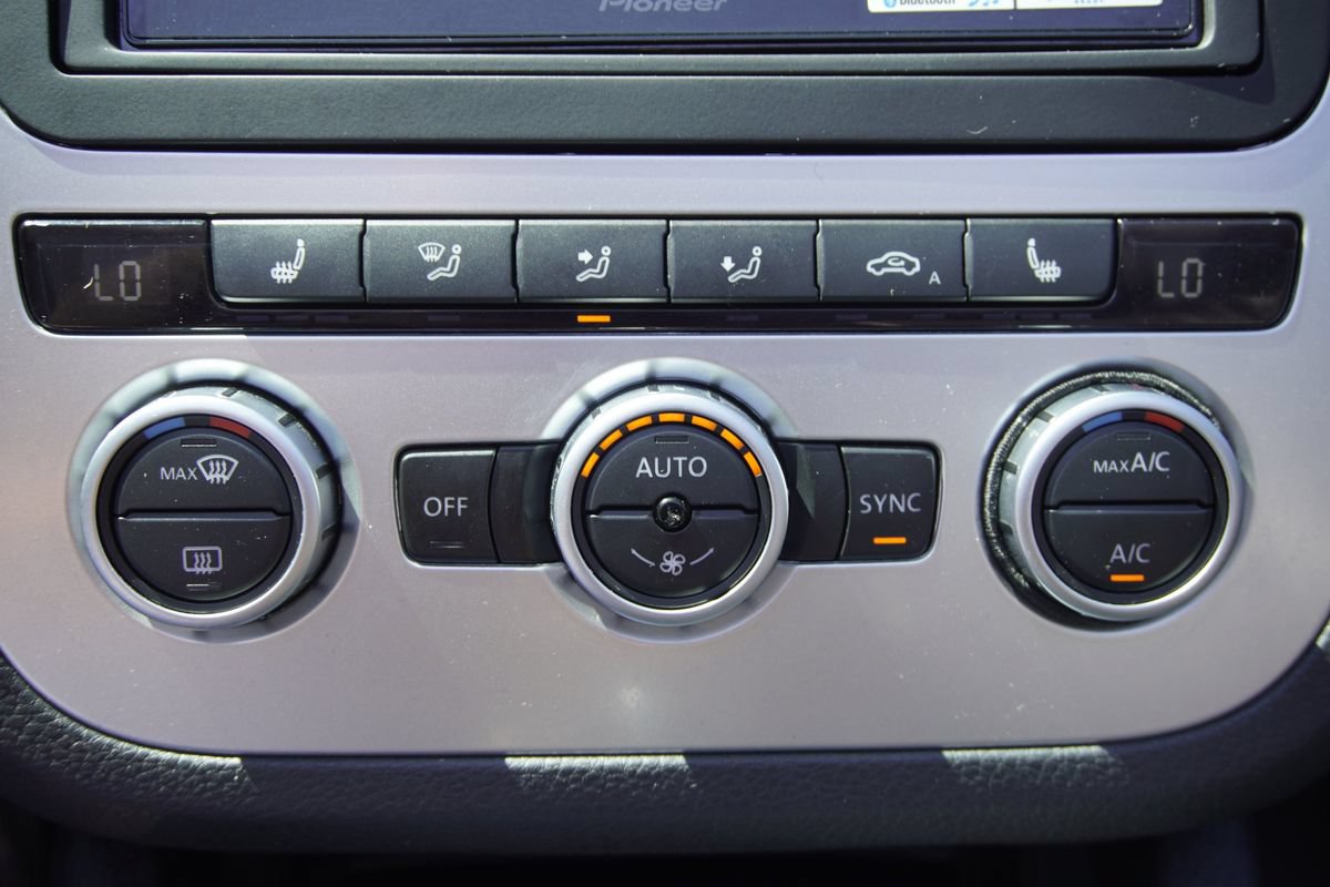 Used 2013 Volkswagen Eos FWD image 20