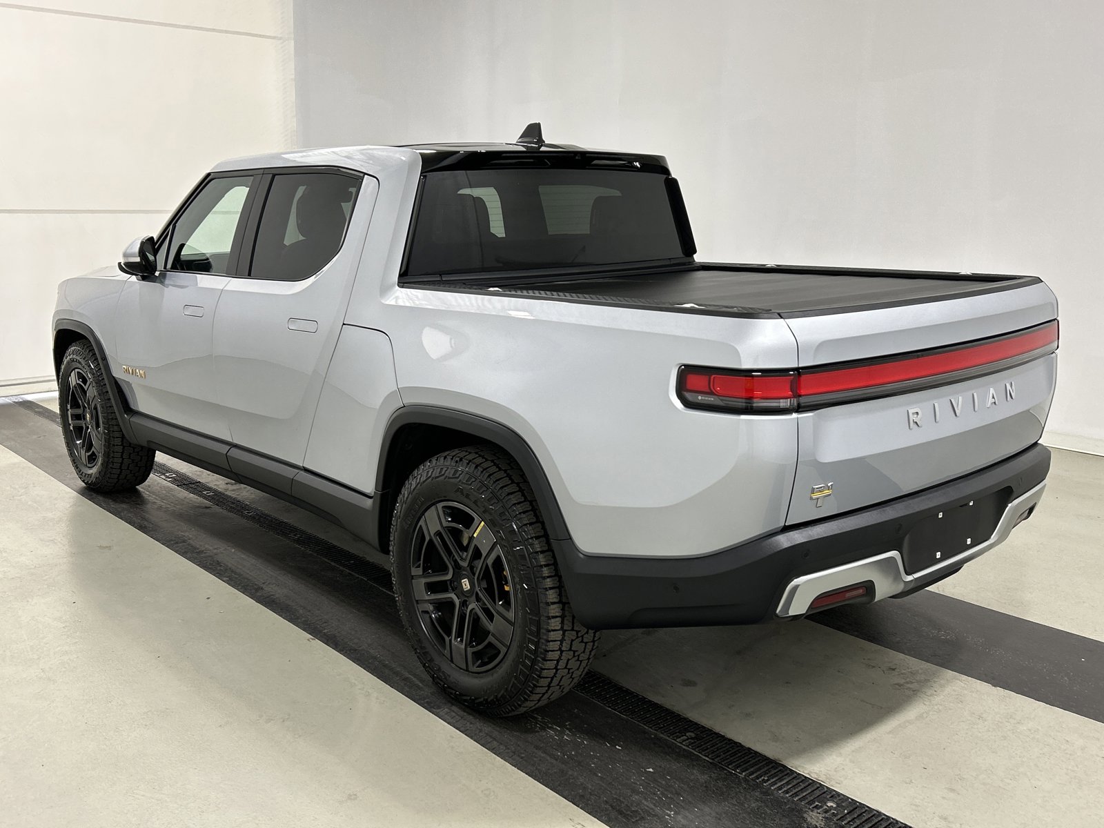Used 2022 Rivian R1T Launch Edition AWD/4WD image 3