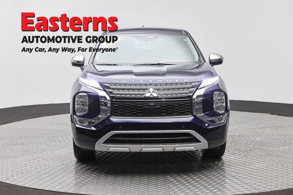 Used 2023 Mitsubishi Outlander SE AWD/4WD image 2