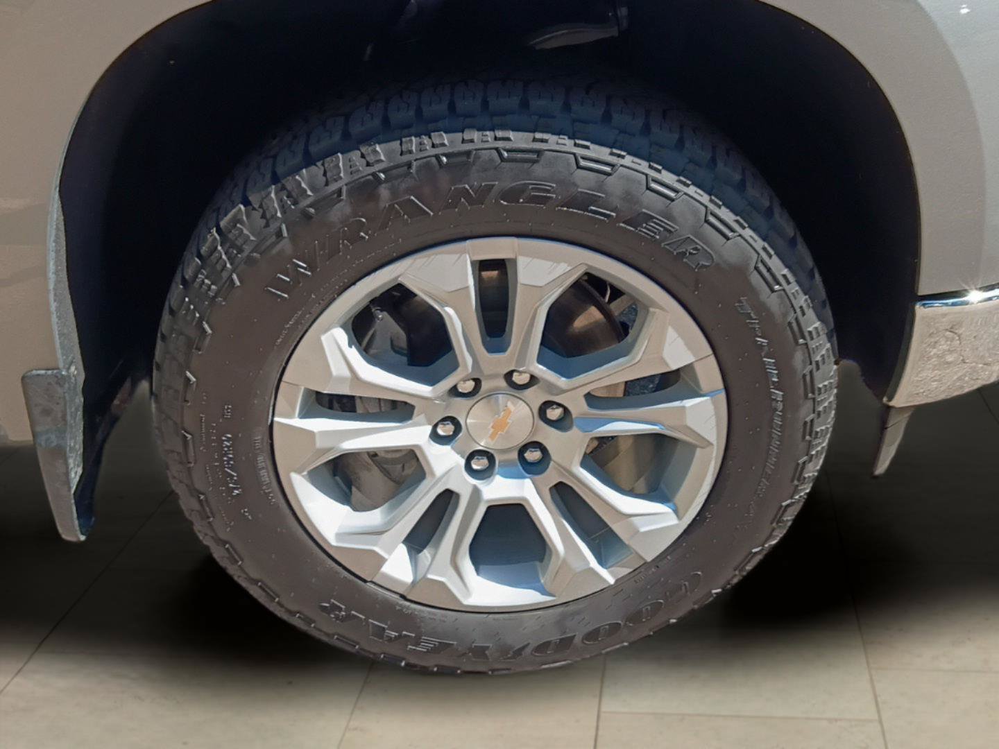 Used 2025 Chevrolet Silverado 1500 LTZ w/ Technology Package AWD/4WD image 13