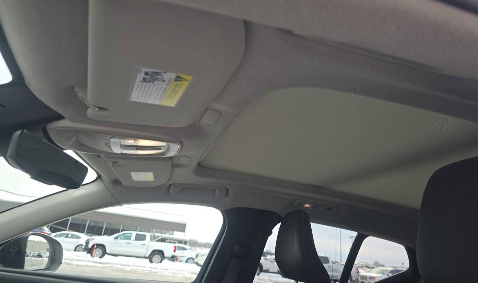 Used 2023 Volvo XC40 B4 Ultimate image 24