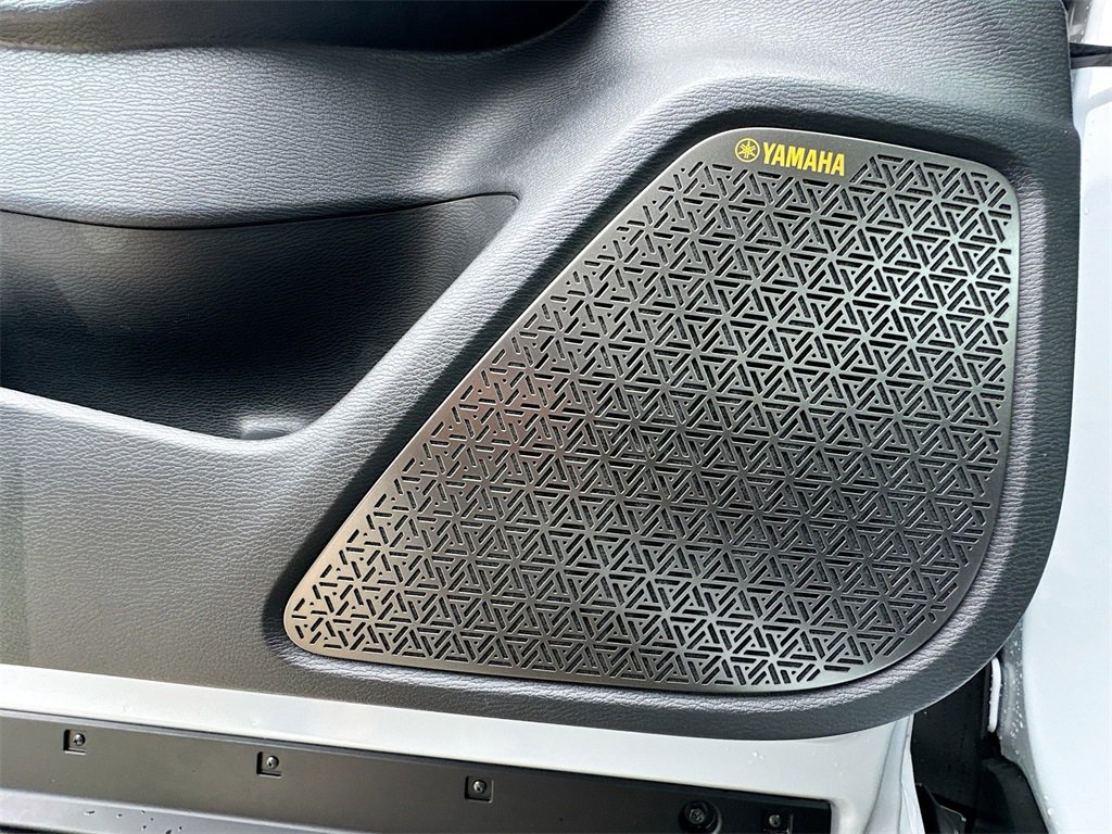 New 2025 Mitsubishi Outlander SE image 19