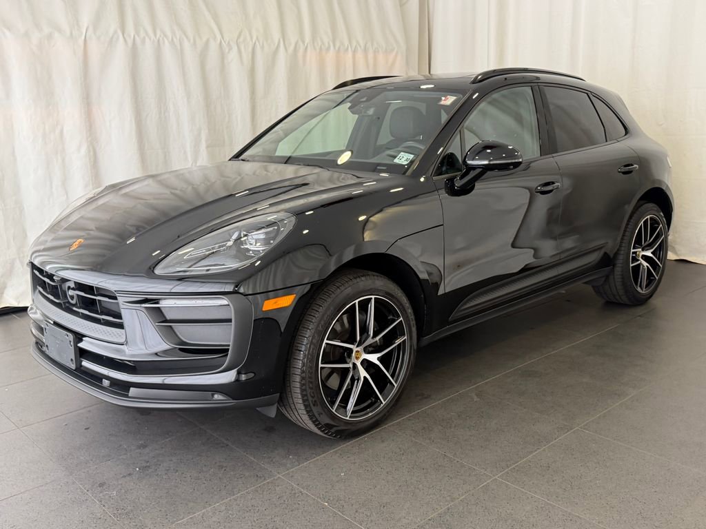 Used 2025 Porsche Macan AWD/4WD image 1