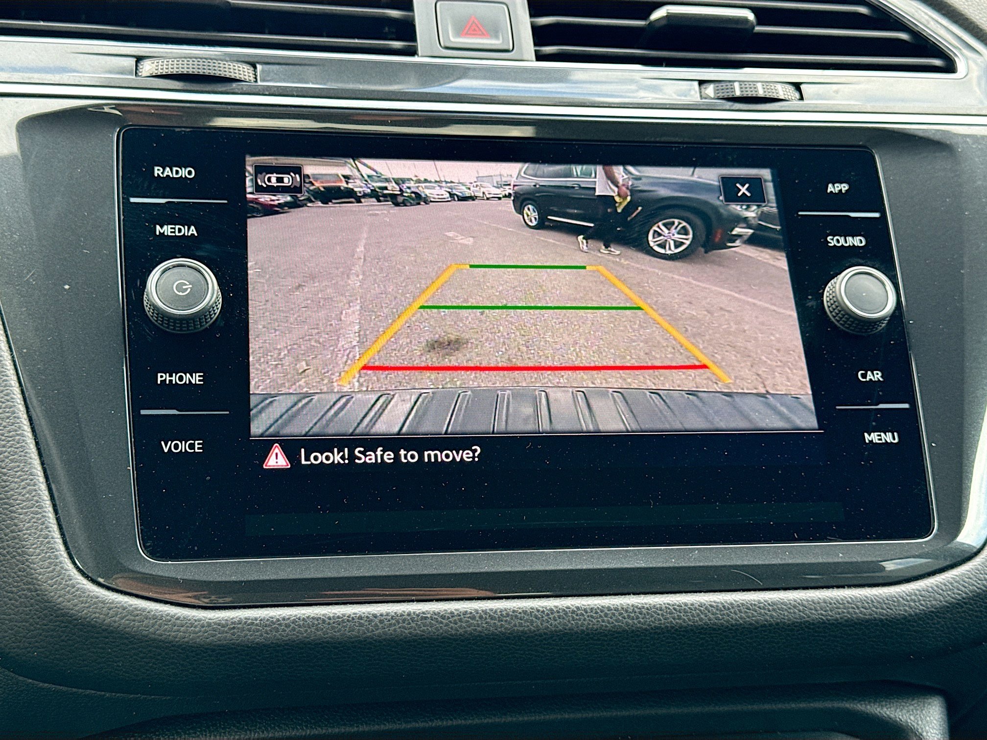 Used 2023 Volkswagen Tiguan SE R-Line image 32