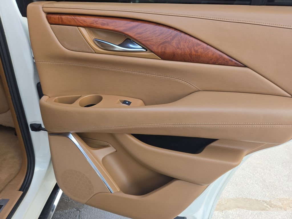 Used 2015 Cadillac Escalade Platinum image 33