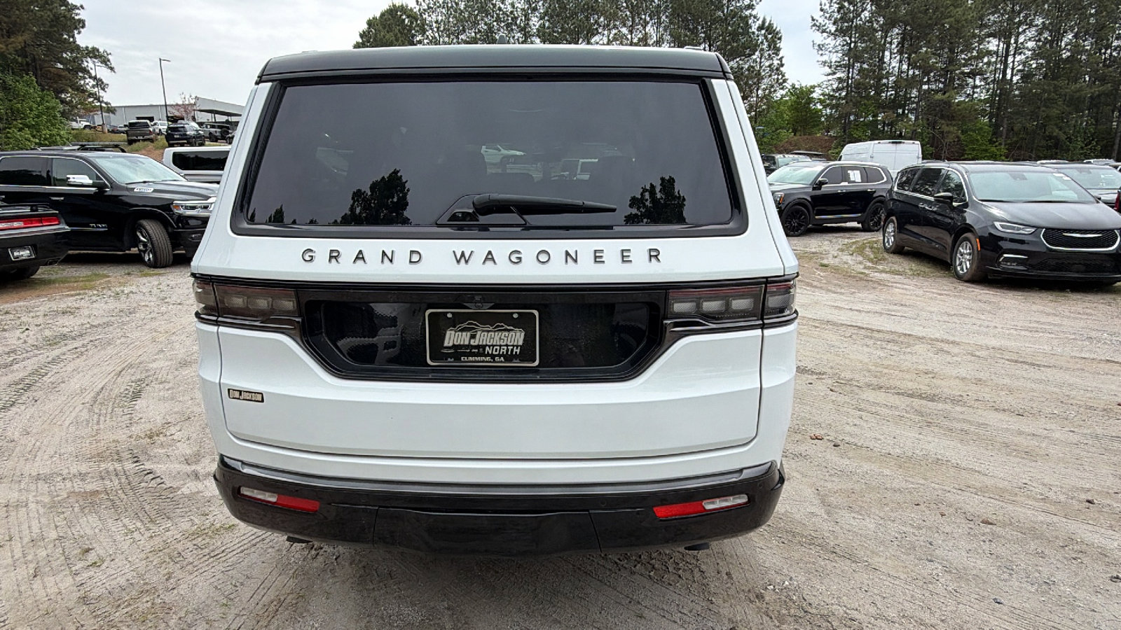 Used 2025 Jeep Grand Wagoneer Series III w/ Rear Seat Video Group 1 AWD/4WD image 9