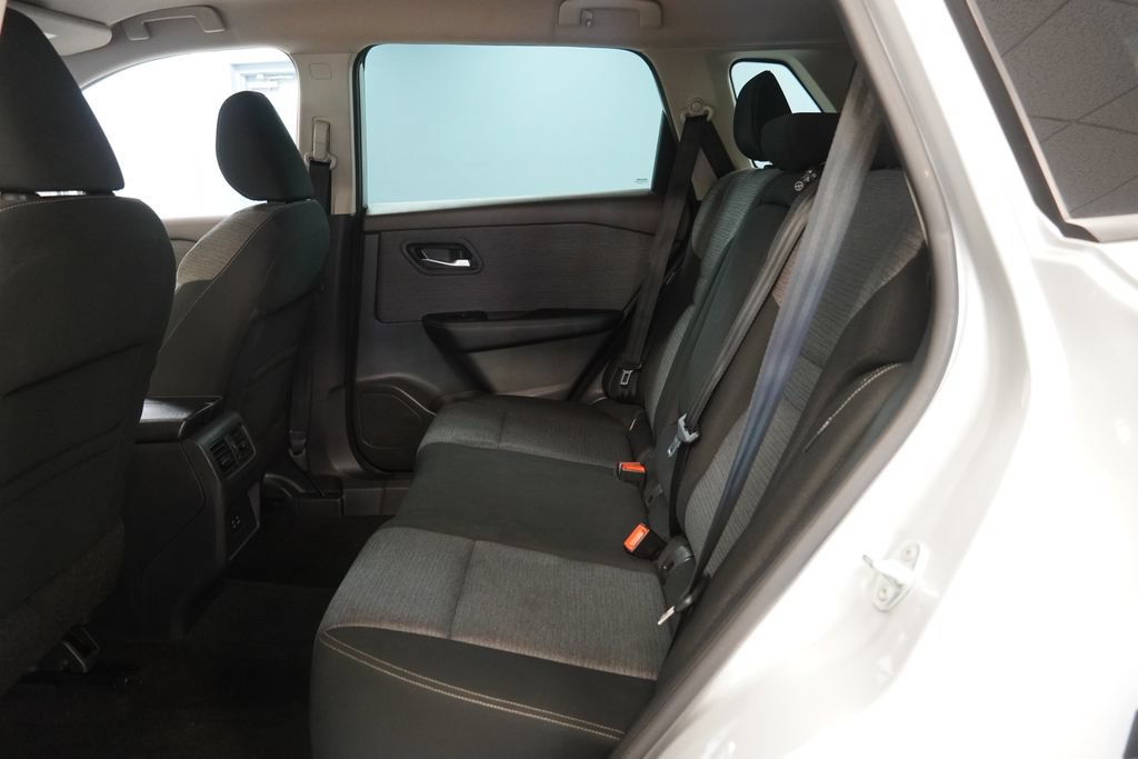 Used 2022 Nissan Rogue SV AWD/4WD image 25