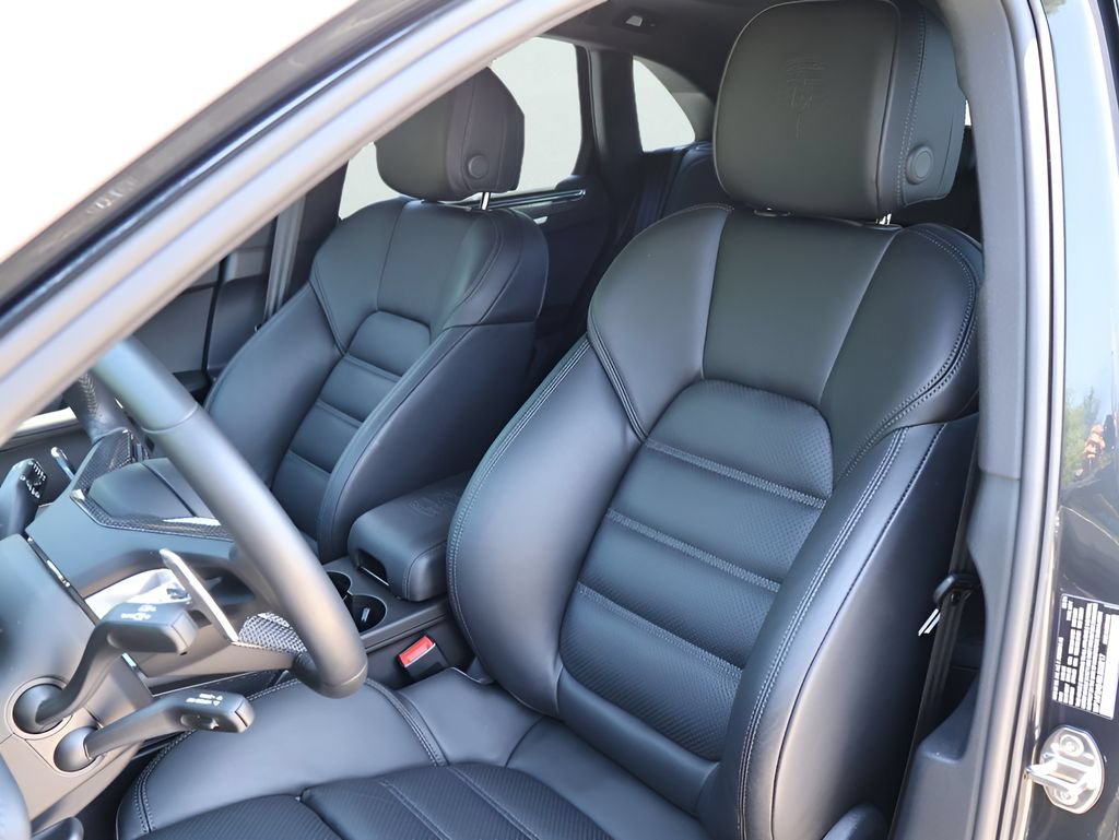 Certified 2025 Porsche Macan GTS AWD/4WD image 5