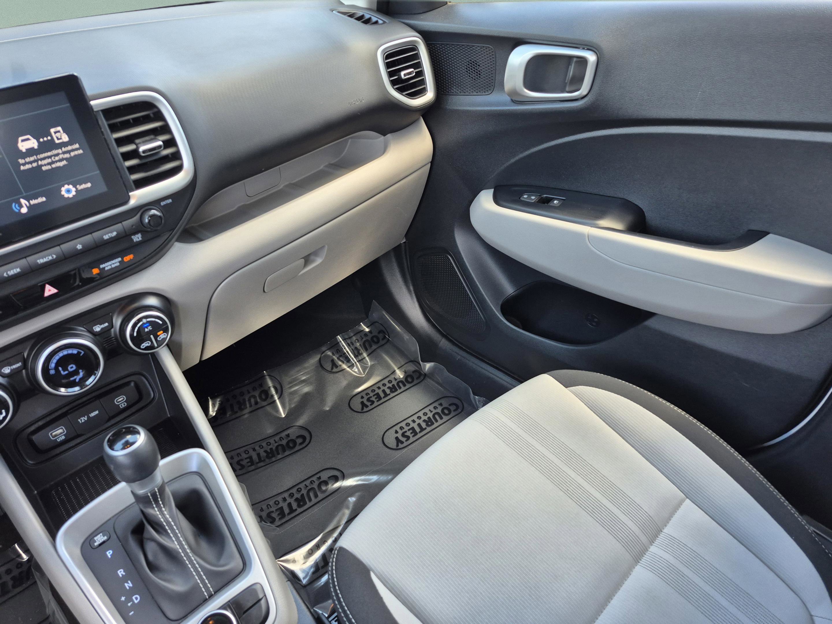 Used 2023 Hyundai Venue SEL FWD image 13