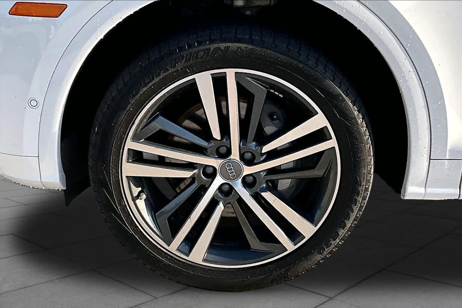 Used 2020 Audi Q5 e Prestige AWD/4WD image 10