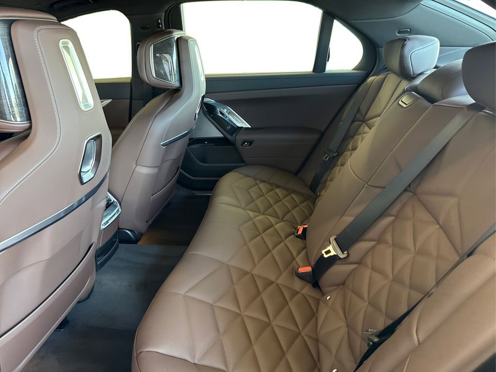 New 2026 BMW 740i w/ Premium Package image 10