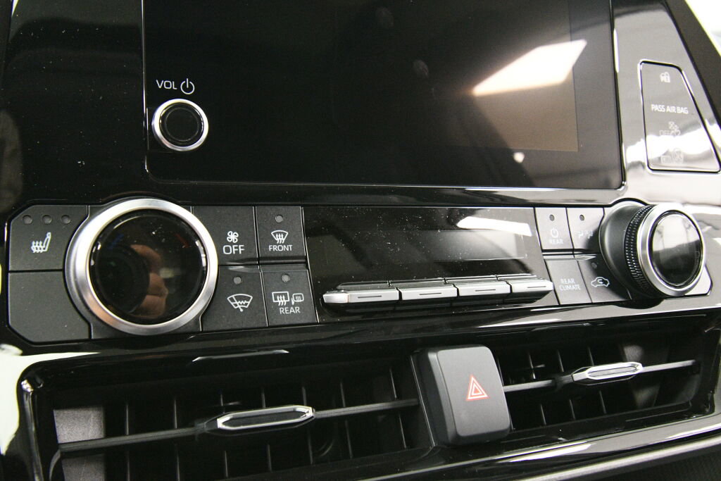 New 2023 Toyota Highlander XLE image 16