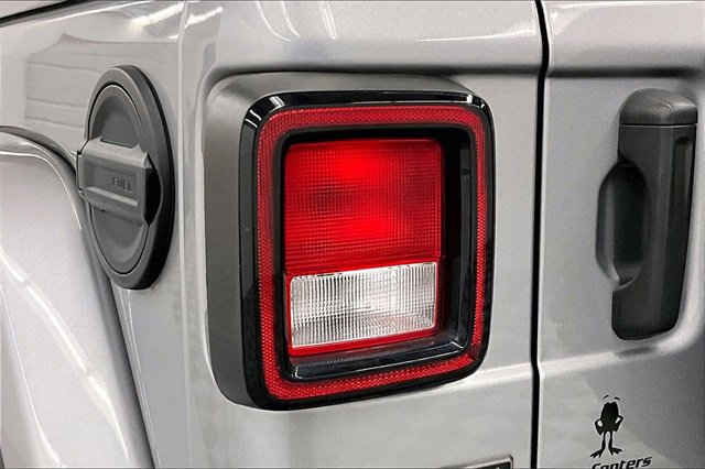 Used 2021 Jeep Wrangler Unlimited Sahara image 32