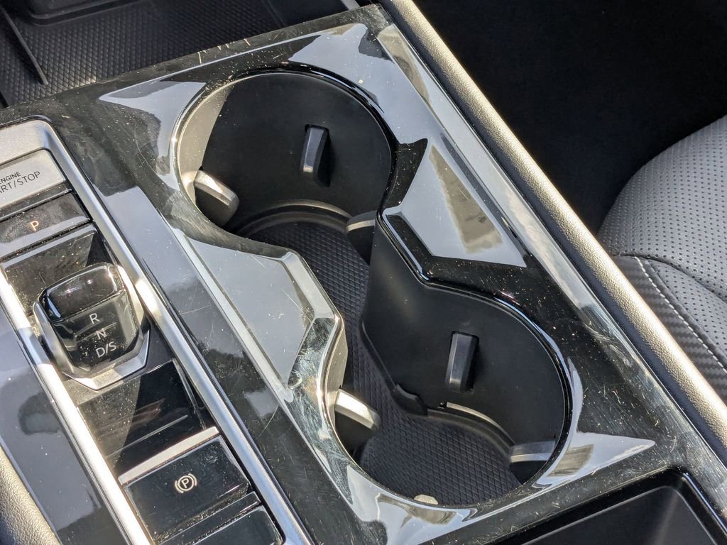 Used 2025 Volkswagen Atlas Cross Sport SE image 24