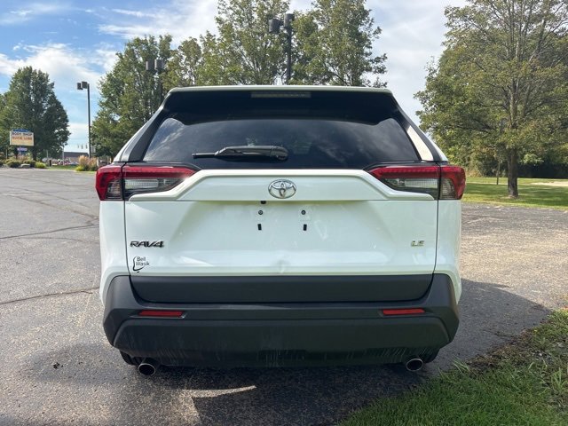 Used 2022 Toyota RAV4 LE image 4