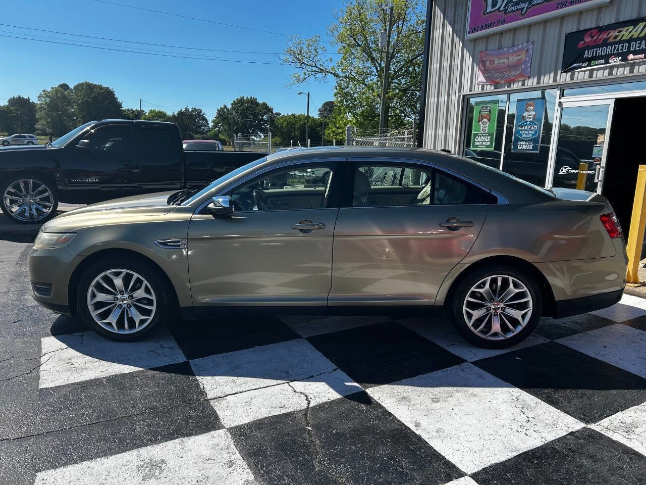 Used 2013 Ford Taurus Limited FWD image 2