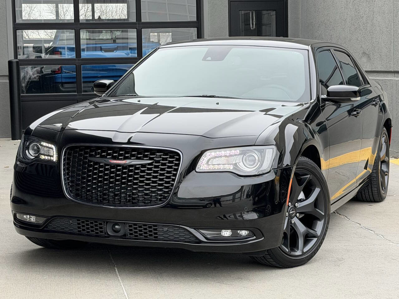 Used 2022 Chrysler 300 S w/ Comfort Group image 3