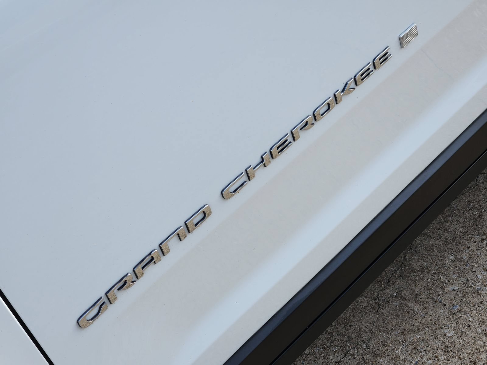 Used 2023 Jeep Grand Cherokee L Laredo w/ Luxury Tech Group I AWD/4WD image 18