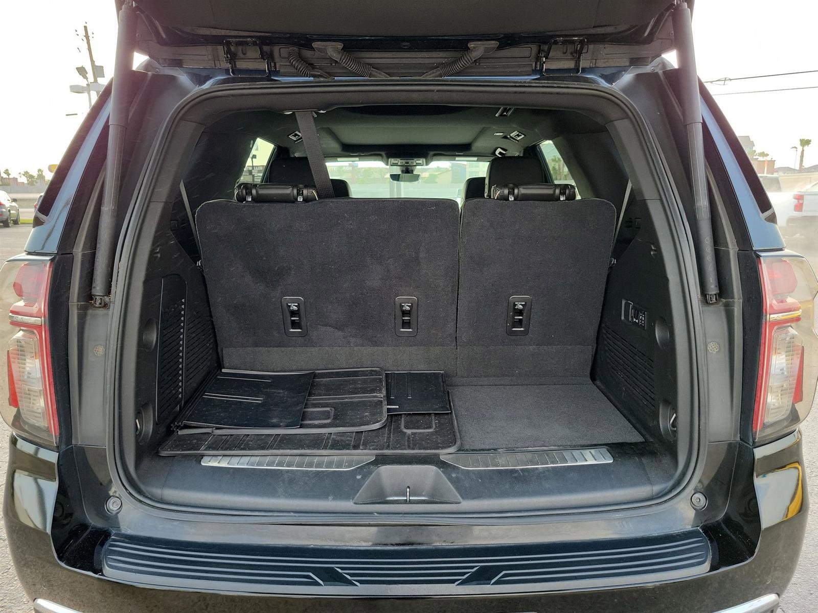 Used 2021 Chevrolet Tahoe Premier w/ Premium Package image 26