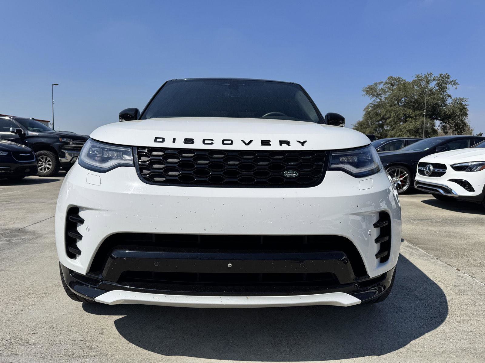 Used 2024 Land Rover Discovery Dynamic SE image 2