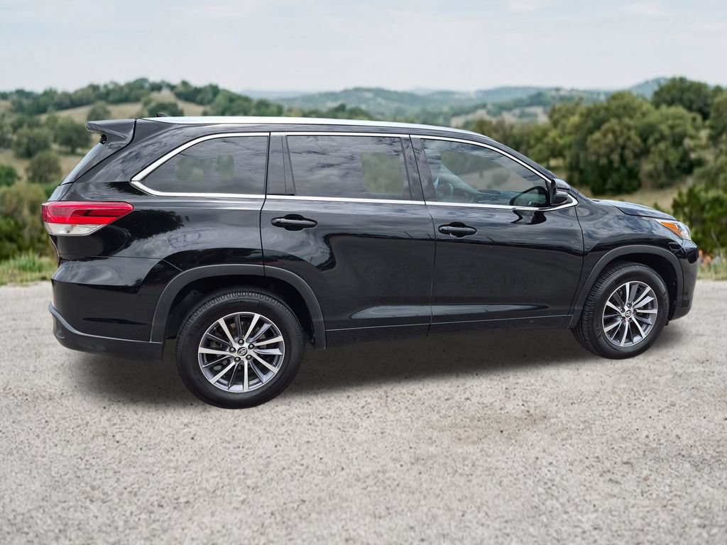 Used 2017 Toyota Highlander XLE FWD image 10