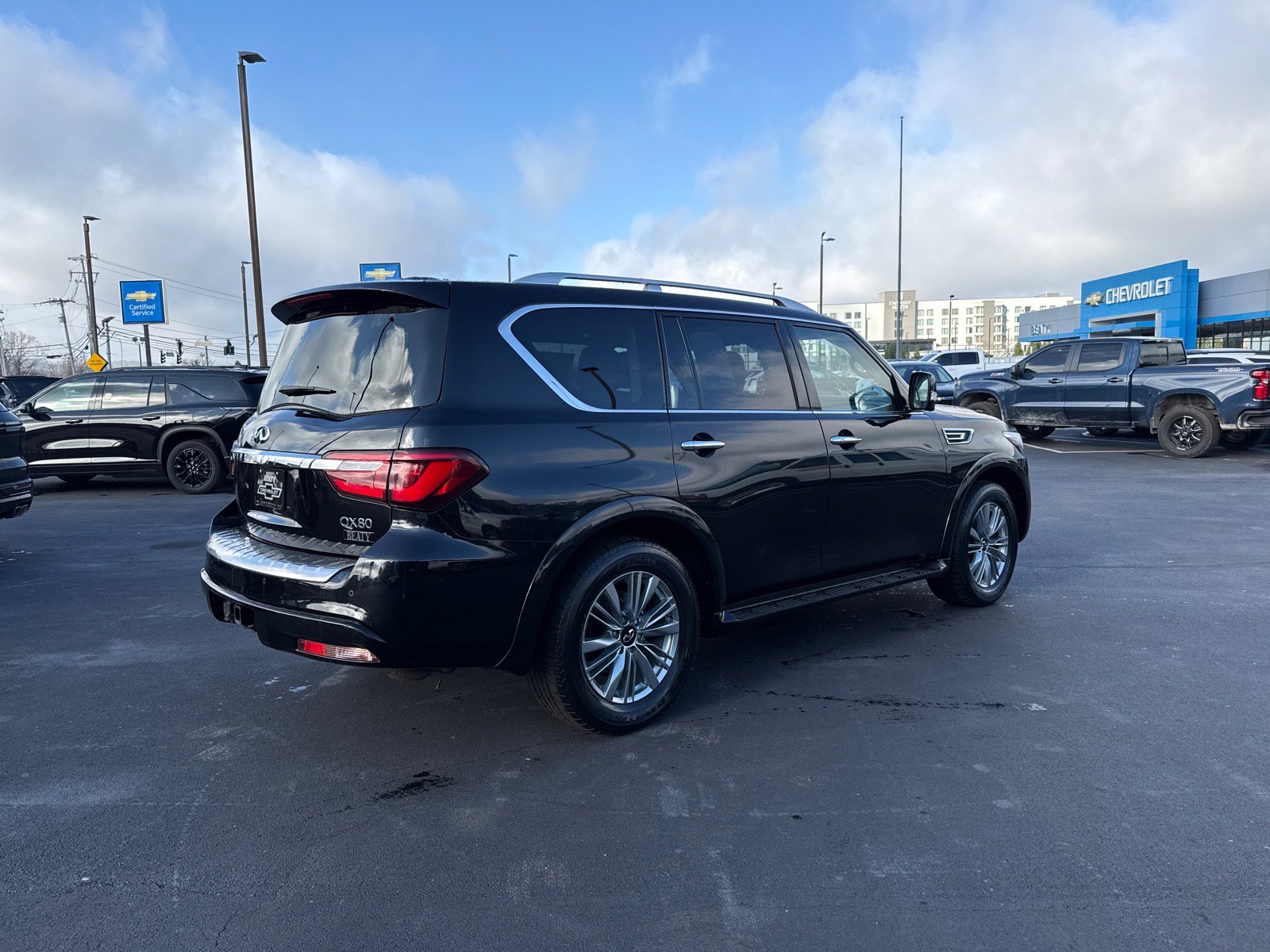 Used 2023 INFINITI QX80 Luxe w/ Cargo Package RWD image 3