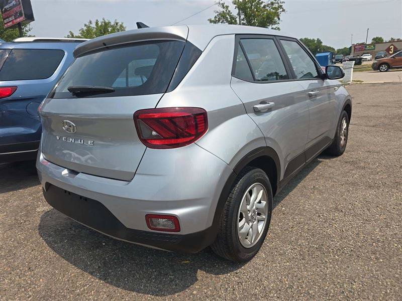 Used 2022 Hyundai Venue SE FWD image 5