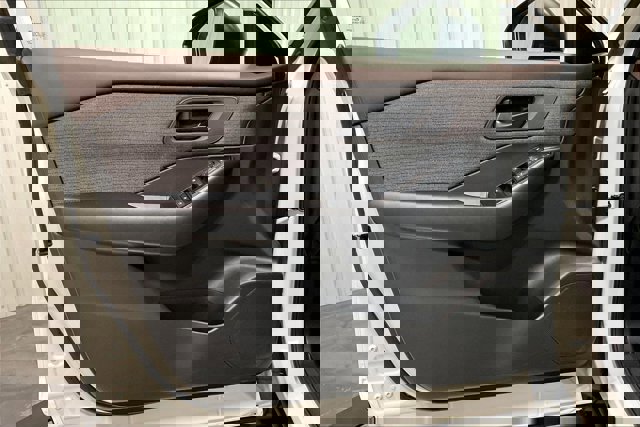 Used 2023 Nissan Rogue S image 23