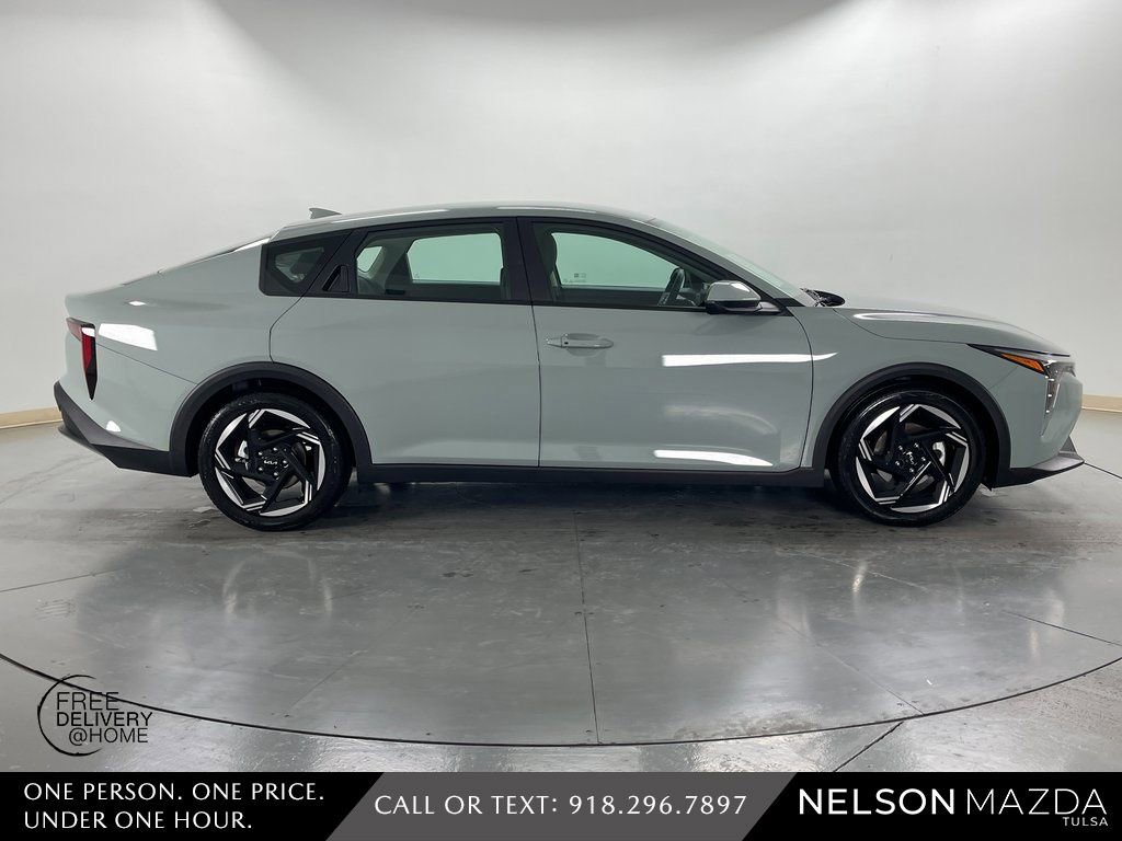 Used 2025 Kia K4 EX image 5