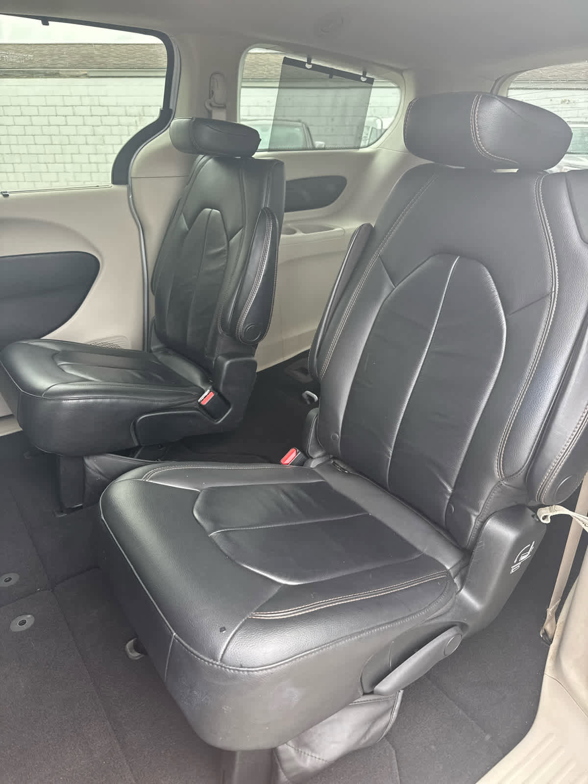 Used 2017 Chrysler Pacifica Touring-L image 9