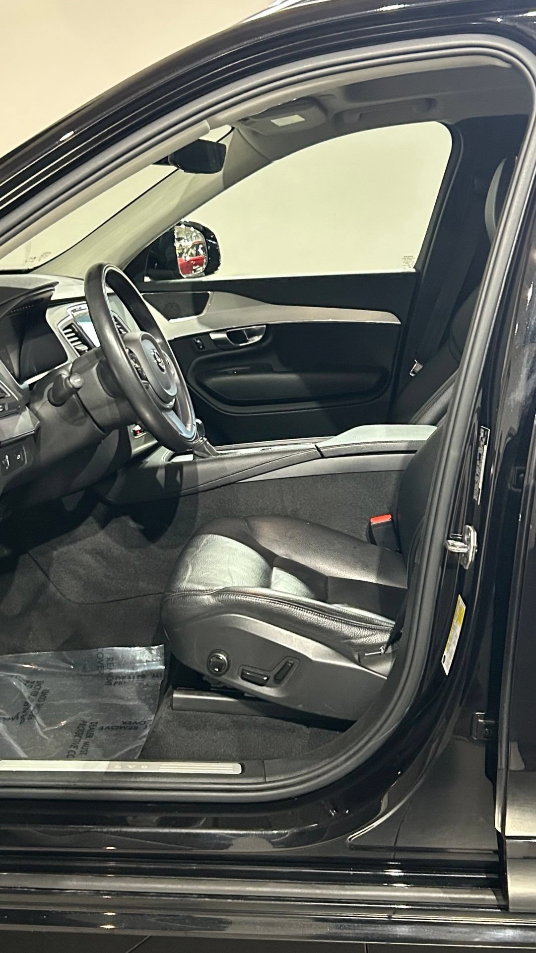 Used 2018 Volvo XC90 T5 Momentum w/ Convenience Package AWD/4WD image 45