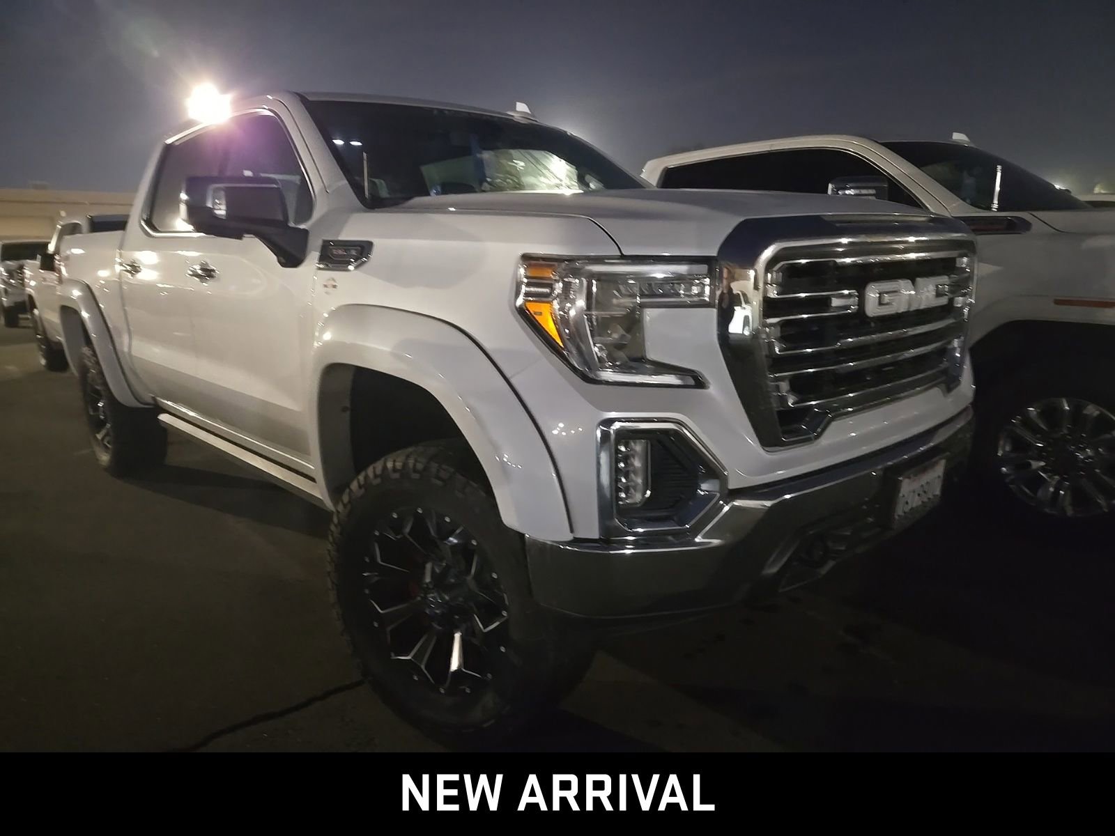 Used 2019 GMC Sierra 1500 SLT w/ SLT Premium Package image 3