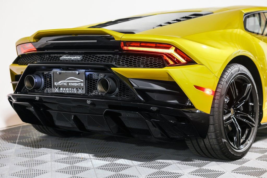 Used 2020 Lamborghini Huracan EVO image 8