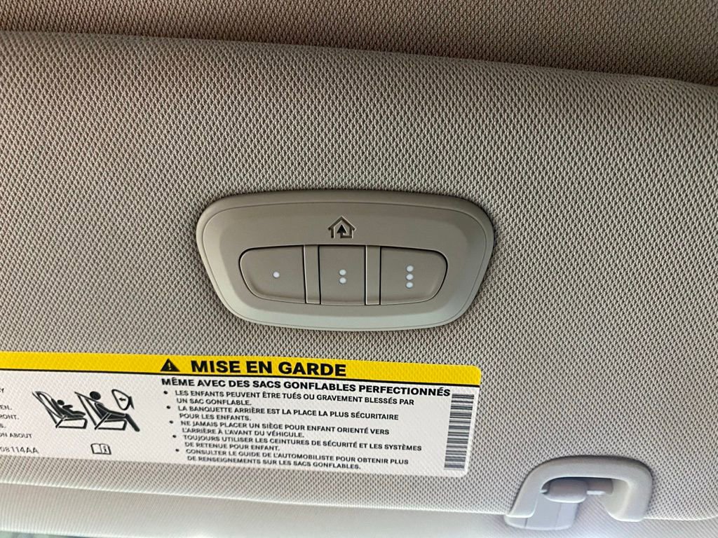 Used 2023 Chrysler Pacifica Limited image 32