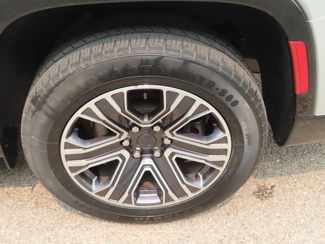 Used 2023 Jeep Wagoneer L Series II AWD/4WD image 15