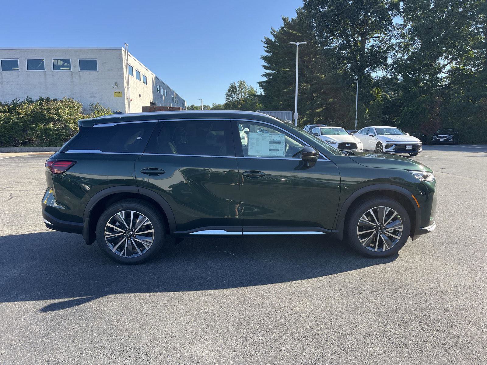 New 2026 INFINITI QX60 Luxe w/ Cargo Package image 2